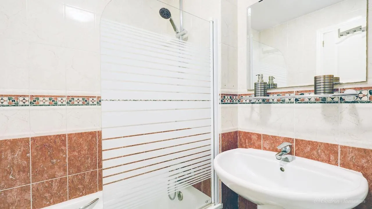 Cozy Apartment Overlooking Estepona'S Marina!