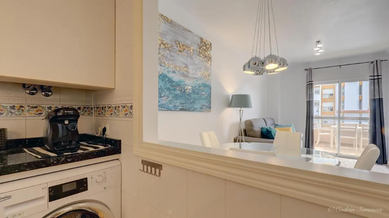Cozy Apartment Overlooking Estepona'S Marina! Spanje